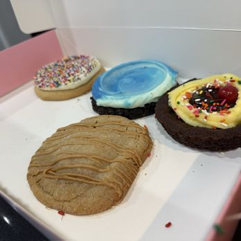 Crumbl - Evergreen - Bakeries Near Me - San Jose, California