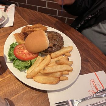 Junior's Restaurant - Steak burger - Bakeries Near Me - New York, New York Junior's Restaurant - Steak burger - Bakeries Near Me - New York, New York