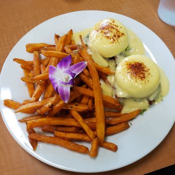 Guieb Cafe - Bao bun benedict with sweet potato fries - New American Near Me - Honolulu, Hawaii Guieb Cafe - Bao bun benedict with sweet potato fries - New American Near Me - Honolulu, Hawaii