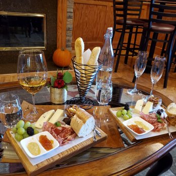 Lynfred Winery - Wineries Near Me - Roselle, Illinois