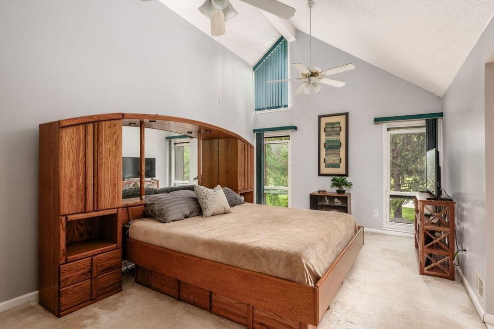 Erin Hunt Glowacki - Coldwell Banker Realty - veterans service organization in Worthington, OH