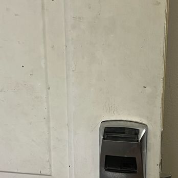 Baymont by Wyndham Ozark - Dirty door - Hotels Near Me - Ozark, Alabama