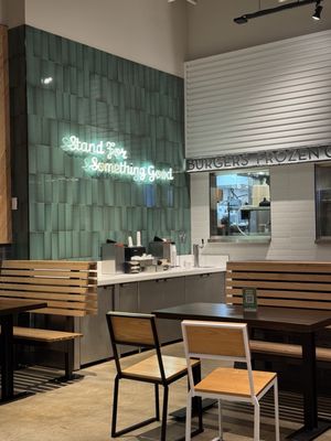 Shake Shack Midtown Tampa by null