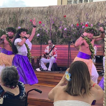 Paina Waikiki Luau - Dances from across Polynesia - Polynesian Near Me - Honolulu, Hawaii
