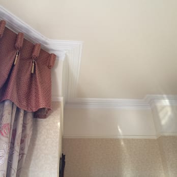Cranleigh - lovely crown-molding and a beautiful ceiling - Guest Houses Near Me - Bath, BAS