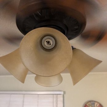 The Trees Motel - No bulbs in ceiling fan - Hotels Near Me - Bishop, California