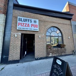 Bluffs Pizza Pub