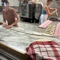 Grampa's Soft Pretzels - Crafting of fresh pretzel