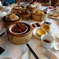 聯邦皇宮 - Top notch dim sum at great prices.