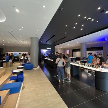 Samsung Experience Store - Electronics Near Me - Garden City, New York Samsung Experience Store - Electronics Near Me - Garden City, New York