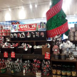 Bath & Body Works - Holiday display