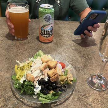 Hi-Lo Cafe - All-you-can-eat salad bar‼ - American Near Me - Weed, California