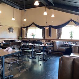 Restaurant wide open at 11:45 am - great time for lunch!!