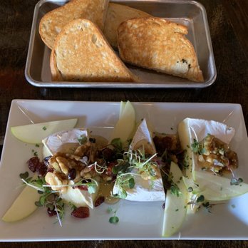 Barrel Mountain Brewing - Bri cheese plate and fresh bread! So yum! - New American Near Me - Battle Ground, Washington Barrel Mountain Brewing - Bri cheese plate and fresh bread! So yum! - New American Near Me - Battle Ground, Washington