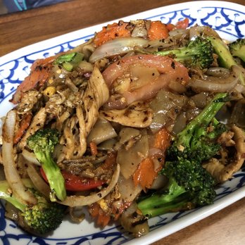Thai Chili Restaurant - F4. Pad Kee Mao Noodle Lunch - Thai Near Me - Kent, Washington Thai Chili Restaurant - F4. Pad Kee Mao Noodle Lunch - Thai Near Me - Kent, Washington