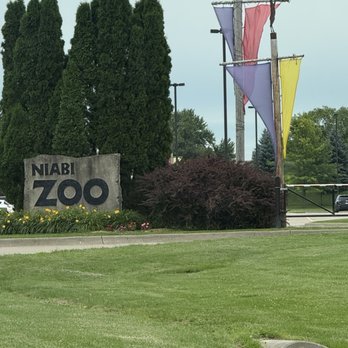 Niabi Zoo - Entrance - Zoos Near Me - Coal Valley, Illinois Niabi Zoo - Entrance - Zoos Near Me - Coal Valley, Illinois
