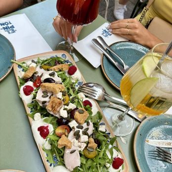 El Pintón - mediterranean salad - Tapas Bars Near Me - Seville, SE