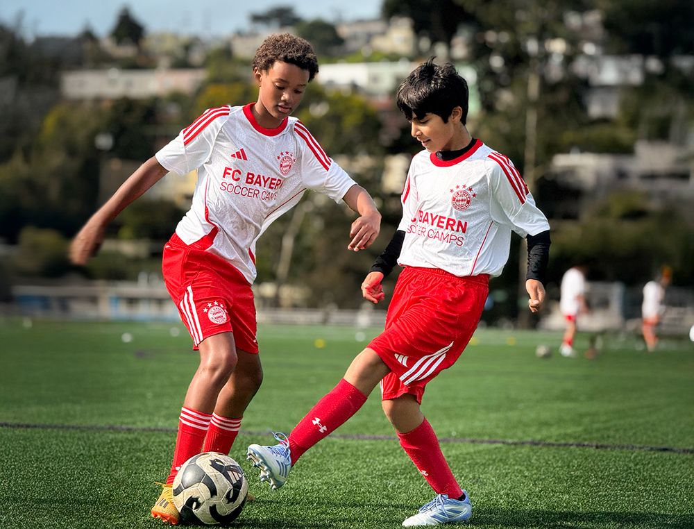 FC Bayern Soccer Camps Logo