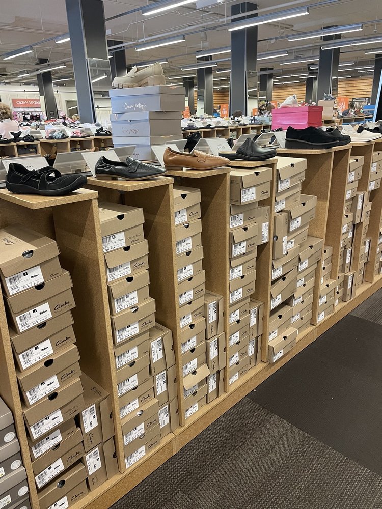 DSW DESIGNER SHOE WAREHOUSE Updated October 2024 33 Photos & 26 Reviews 145 W Hillcrest Dr