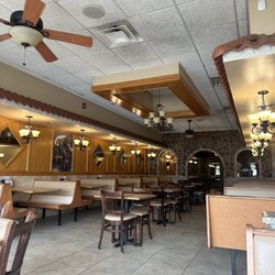 Frank's Pizza - Inside