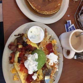 Millbrae Pancake House - California Omelet with hashbrowns and 2 buttermilk pancakes. - American Near Me - Millbrae, California