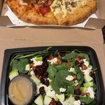 Mellow Mushroom Rome - Enlightened Spinach Salad Mighty Meaty Holy Shiitake - Pizza Near Me - Rome, Georgia