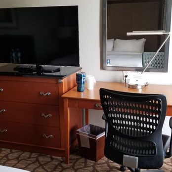 DoubleTree by Hilton Hotel Memphis - Room - Hotels Near Me - Memphis, Tennessee DoubleTree by Hilton Hotel Memphis - Room - Hotels Near Me - Memphis, Tennessee