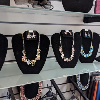 Le Sorelle - Jewelry - Women's Clothing Near Me - Bellevue, Kentucky