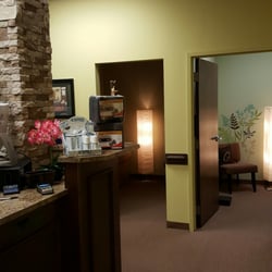 Glaza Chiropractic Center - A beautiful, clean and inviting office. Reminds me of a retreat!