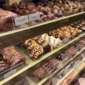 Chocolate Board of Canada - Chocolatiers & Shops Near Me - Banff, Alberta Chocolate Board of Canada - Chocolatiers & Shops Near Me - Banff, Alberta