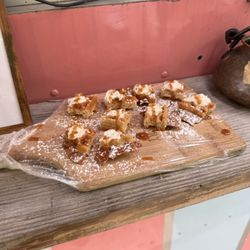 Mama Lama - Free samples of the pumpkin pie waffle (4/18/25)