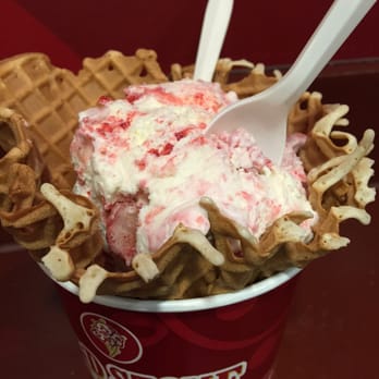 Cold Stone Creamery - Sweet cream + strawberries - Ice Cream & Frozen Yogurt Near Me - Falls Church, Virginia Cold Stone Creamery - Sweet cream + strawberries - Ice Cream & Frozen Yogurt Near Me - Falls Church, Virginia