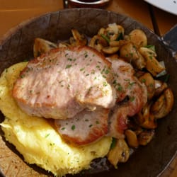 Kartoffel Haus - Steak Pfännchen mit Kartoffelpüree und Lauch-Champignons