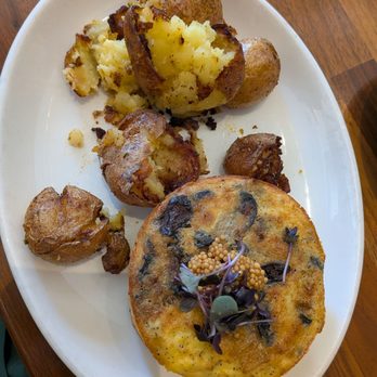 Cafe Flora - Red pepper & mushroom frittata with potatoes - Vegetarian Near Me - Seattle, Washington Cafe Flora - Red pepper & mushroom frittata with potatoes - Vegetarian Near Me - Seattle, Washington