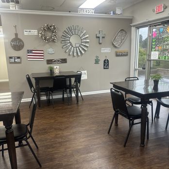 Darel's Bakery & Sweets - Sitting area - Bakeries Near Me - Jacksonville, North Carolina