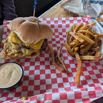 603 Brewery And Beer Hall - Burger, decent - Breweries Near Me - Londonderry, New Hampshire 603 Brewery And Beer Hall - Burger, decent - Breweries Near Me - Londonderry, New Hampshire
