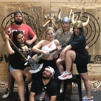 Class Axe Throwing - Axe Throwing Near Me - Richardson, Texas
