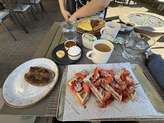 8100 Mountainside Bar & Grill by null