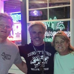 Greatest tour guide, Jonny D'Amico and us at Barney's Beanery in West Hollywood. Greatest tour guide, Jonny D'Amico and us at Barney's Beanery in West Hollywood.