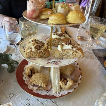 Silver Fountain Inn & Tea Parlor - Mothers Day Duchess 2025 - Bed & Breakfast Near Me - Dover, New Hampshire Silver Fountain Inn & Tea Parlor - Mothers Day Duchess 2025 - Bed & Breakfast Near Me - Dover, New Hampshire