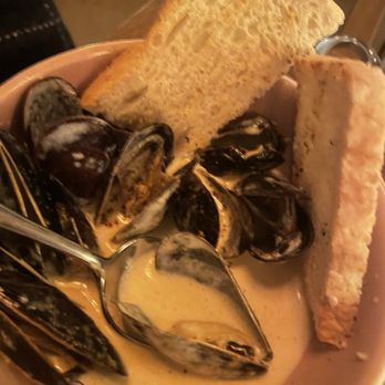 AMBAR Restaurant, Chicago - Muscles. Standard. The cream sauce was so good I almost drank it from the bowl.   For the record I'm not a muscles kind of guy. - Desserts Near Me - Chicago, Illinois