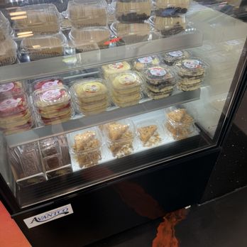 Omgyro - Dessert display - Halal Near Me - Union, New Jersey