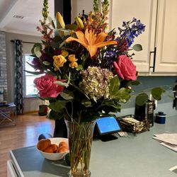 Capitol Hill Florist Gifts & Flower Delivery - Absolutely stunning flowers!! So beautiful and I couldn't be happier with our surprise delivery. Gorgeous!
