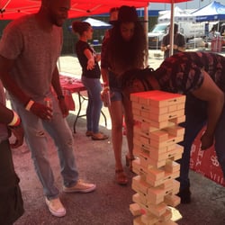 The Greatest Day Ever - Justine inviting more people to play Jenga at the Yelp booth!