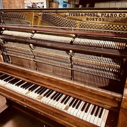 Molly's Vineyard - Working Piano from 1800