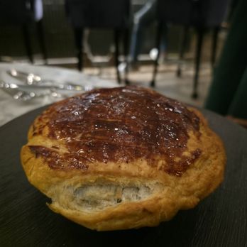 Podmore - Steak and ale pot pie - Cocktail Bars Near Me - Honolulu, Hawaii
