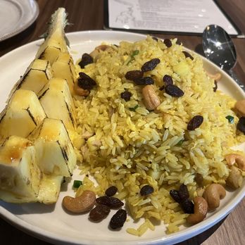 Star Leaf - Pineapple fried rice with chicken tiny - Asian Fusion Near Me - Pasadena, California Star Leaf - Pineapple fried rice with chicken tiny - Asian Fusion Near Me - Pasadena, California