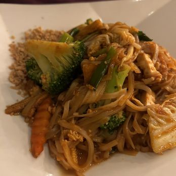 Phattra Thai Restaurant - Pad Thai with veggies - Thai Near Me - Metuchen, New Jersey Phattra Thai Restaurant - Pad Thai with veggies - Thai Near Me - Metuchen, New Jersey