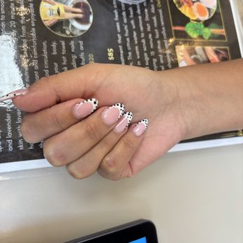 Le's Nail Studio - Nail Salons Near Me - Kaneohe, Hawaii