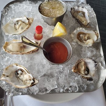 Palisade - Oysters- Tried both kinds- The Pacific oysters were my favorite of the two - Seafood Near Me - Seattle, Washington